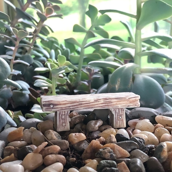 𝅺MINI Decorative Resin Bench - Picture 1 of 5